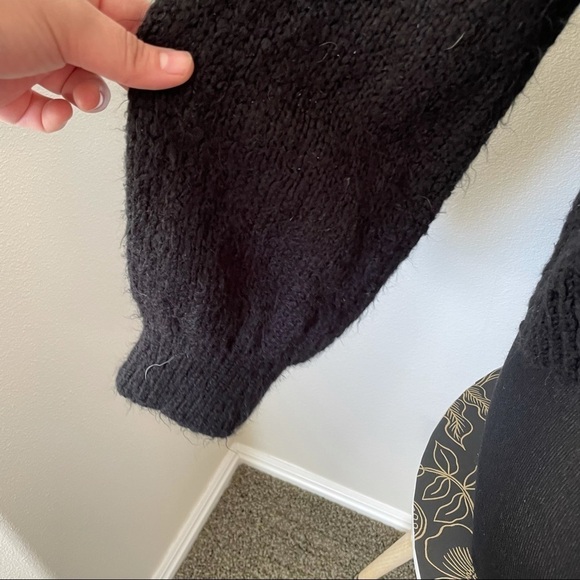 Abound mock neck black bubble sleeve sweater sz.L - Picture 2 of 4